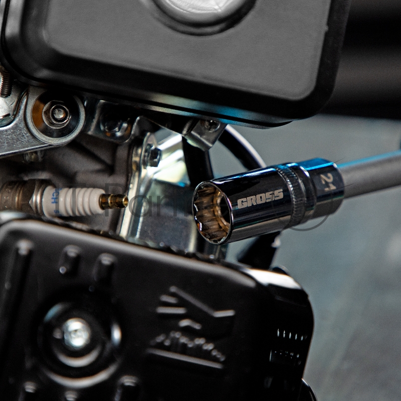 Головка торцевая свечная, магнитная,12-гранная, 21 мм, под квадрат 1/2// Gross