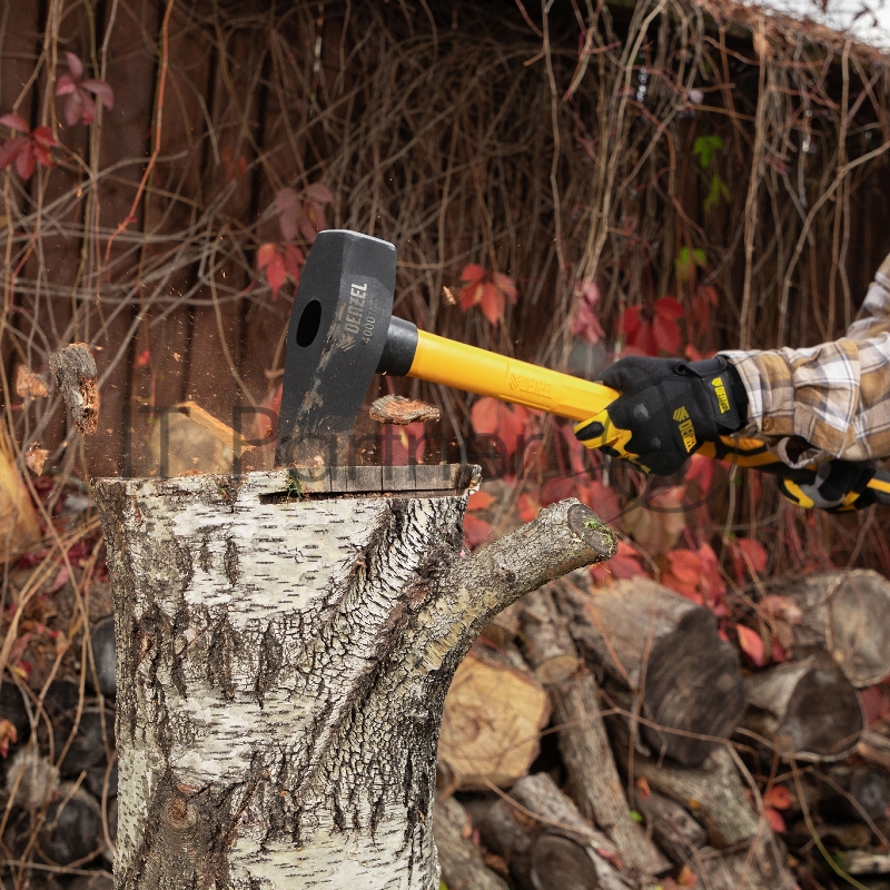 Колун-кувалда 4000 г, кованая, фибергласовая рукоятка c TPR покрытием, 880 мм // Denzel