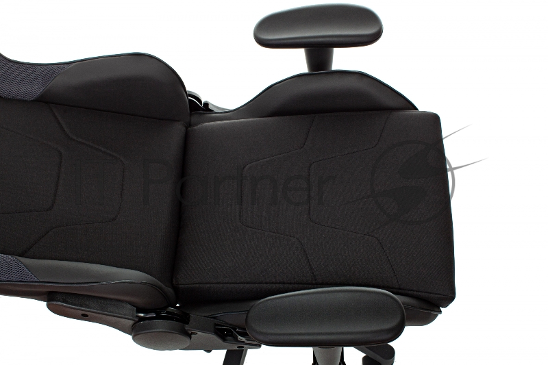 Кресло игровое Zombie Thunder 1 черный/карбон текстиль/эко.кожа с подголов. крестов. пластик