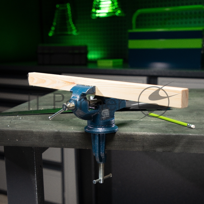 Тиски слесарные, настольные, поворотные, ширина рабочих губок 50 мм, наковальня// Сибртех