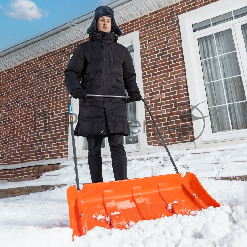 Движок для уборки снега пластиковый, 795х435х1280 мм, стальная рукоятка, усиленный// Сибртех