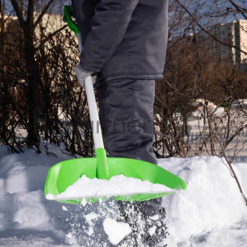 Лопата для уборки снега пластиковая PROFI, 415х445х1500 мм, алюминиевый черенок, Россия// Сибртех