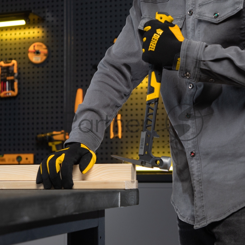 Молоток строительный, 450 г, цельнокованый,боек с магнитом, двухкомп. обрезин. рук-ка // Denzel