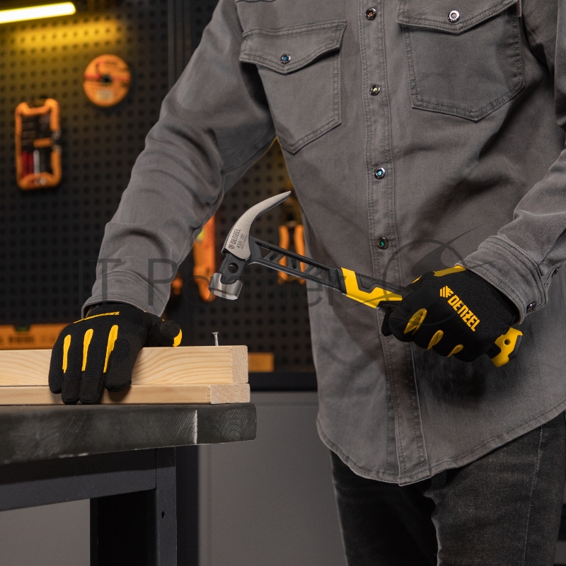 Молоток-гвоздодёр,450 г, цельнокованый,боек с магнитом, двухкомп. обрезин. рук-ка // Denzel