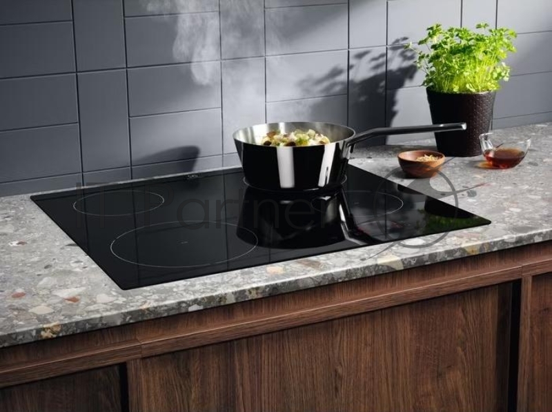 Варочная поверхность Electrolux EIT60428C черный