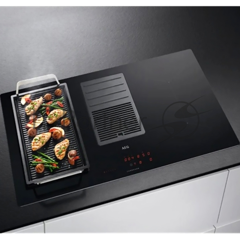 Встраиваемая индукционная панель AEG 80 см со встроенной вытяжкой, цвет: Черный