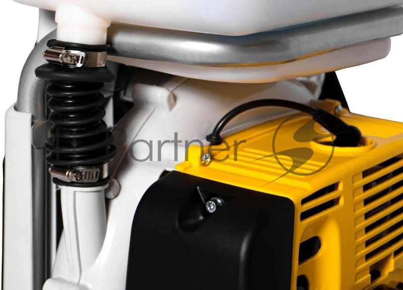 Опрыскиватель-распылитель CHAMPION PS157 {2,6кВт 56,5см? 15м бак 14л 0,14-3,03 л/мин 11,3кг}