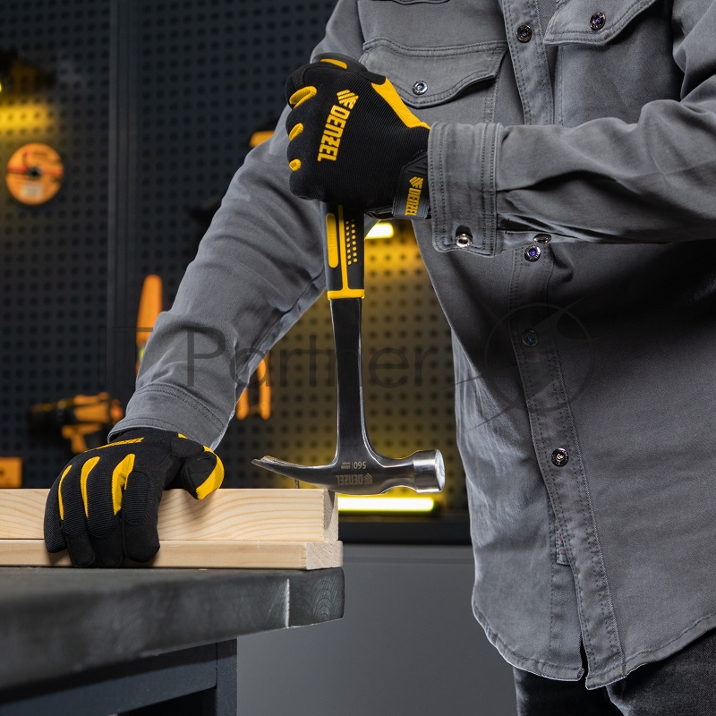 Молоток-гвоздодер 560 г, цельнометаллический, двухкомпонентная рукоятка // Denzel