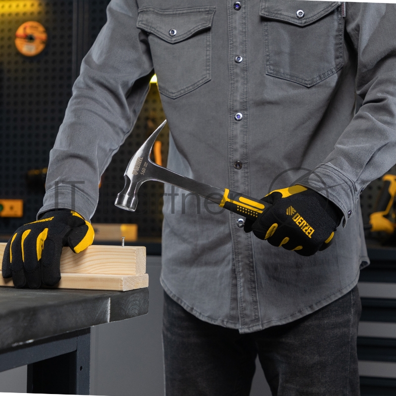 Молоток-гвоздодер 560 г, цельнометаллический, двухкомпонентная рукоятка // Denzel