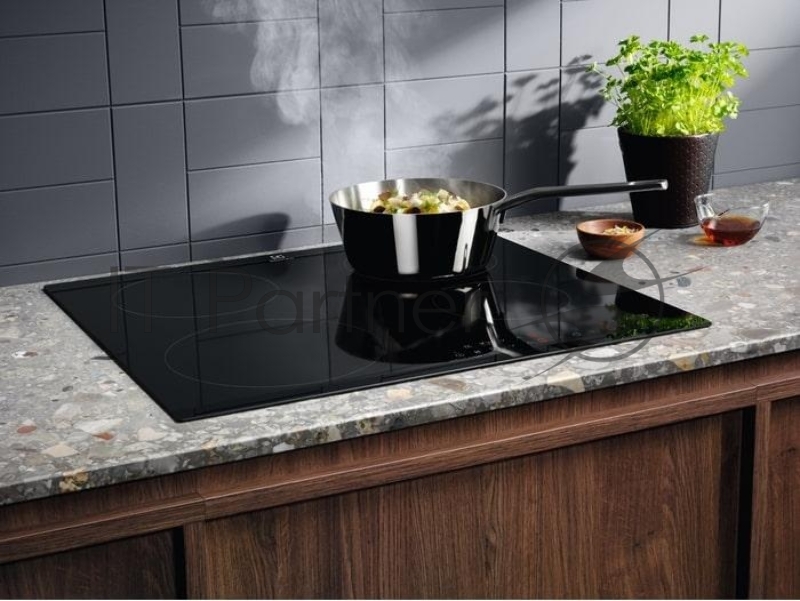 Встраиваемая индукционная панелл ELECTROLUX CIR60430 на 4 конфорки, cтеклокерамика, мощность: 7350 Вт