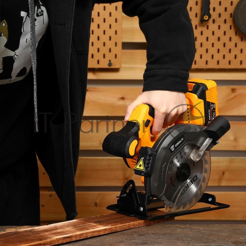 Циркулярная пила (дисковая) Deko DKCS20 (ручная)