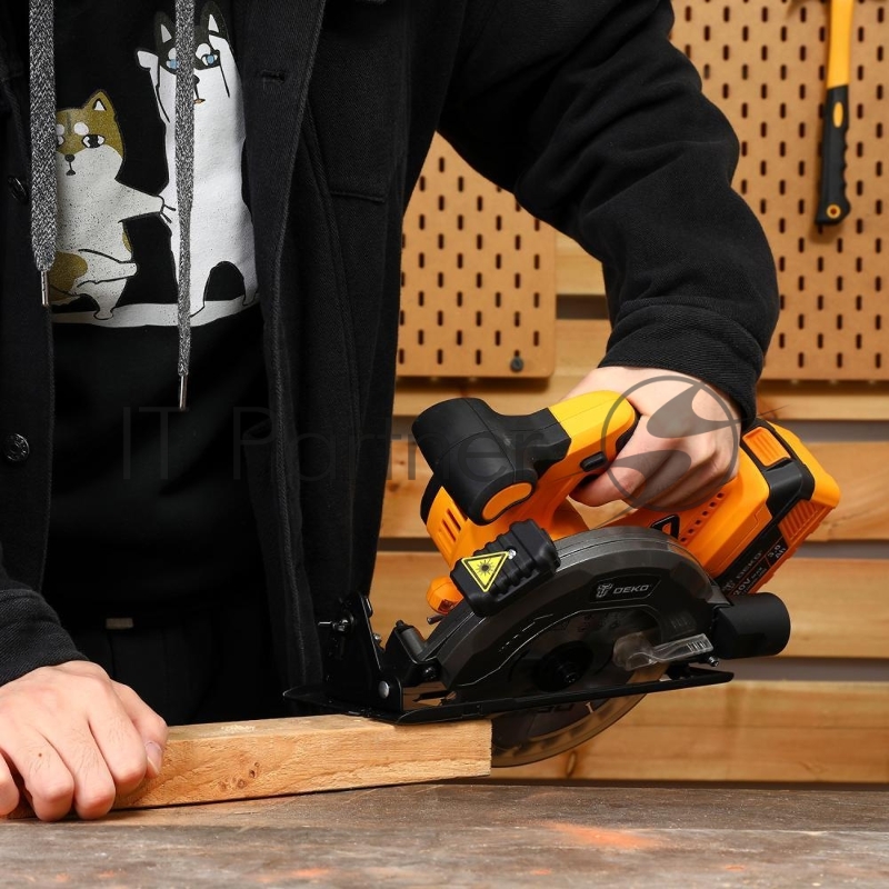 Циркулярная пила (дисковая) Deko DKCS20 (ручная)