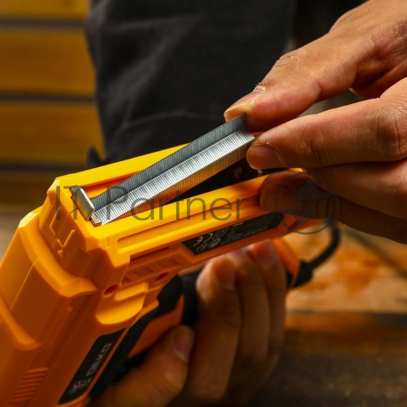 Степлер электрический Deko DKES02 скобы тип 53: 6-10 мм гвозди тип 47: 14мм