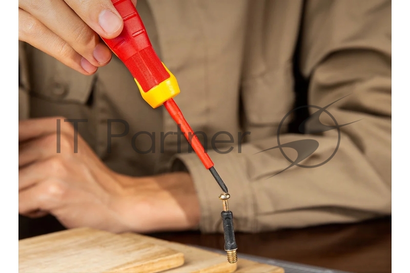 Диэлектрическая крестовая отвертка Deli DL513060 PH0х60мм сталь Cr-V, сертификат VDE для работ под напряжением до 1000 В