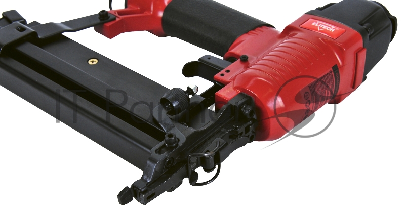 Пистолет гвоздескобозабивной Elitech 0704.030100 красный/черный