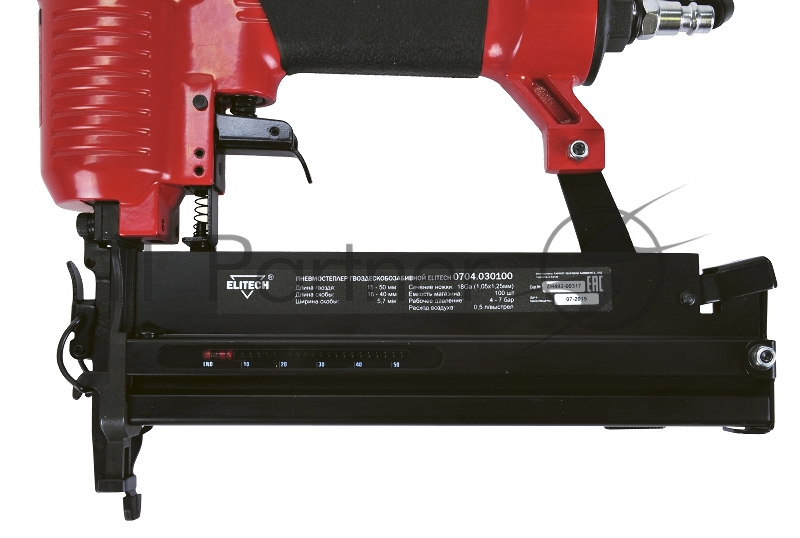 Пистолет гвоздескобозабивной Elitech 0704.030100 красный/черный