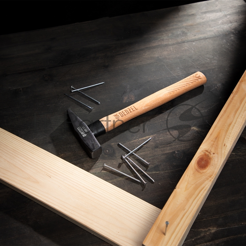 Молоток слесарный, 500 г, кованый квадратный боек, буковая рукоятка// Denzel