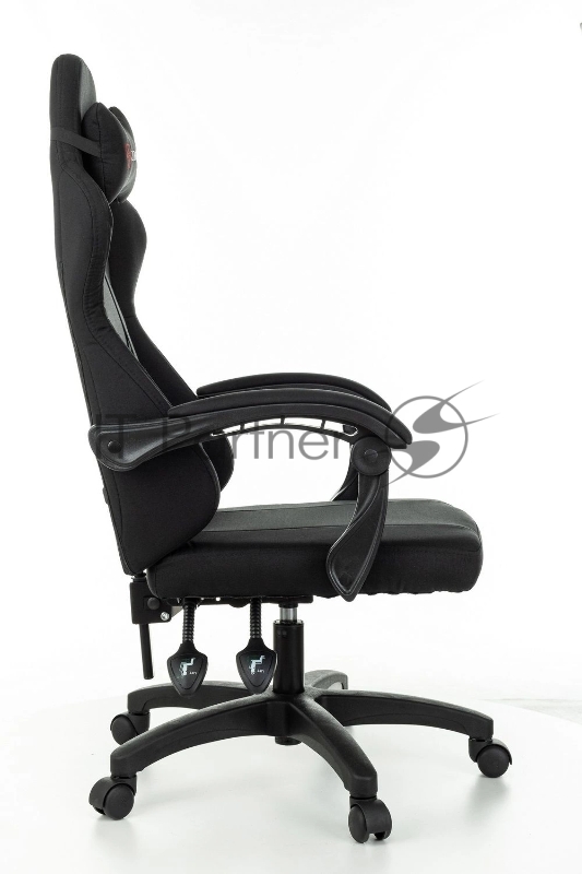 Кресло игровое Zombie Rudger черный с подголов. крестов. пластик