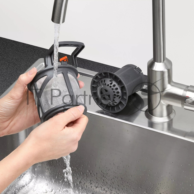 Встраиваемая узкая посудомоечная машина AEG FSE73507P ,загрузка на 10 комплектов посуды, сенсорное управление, 7 программ, 44.6x55x82 см, черный