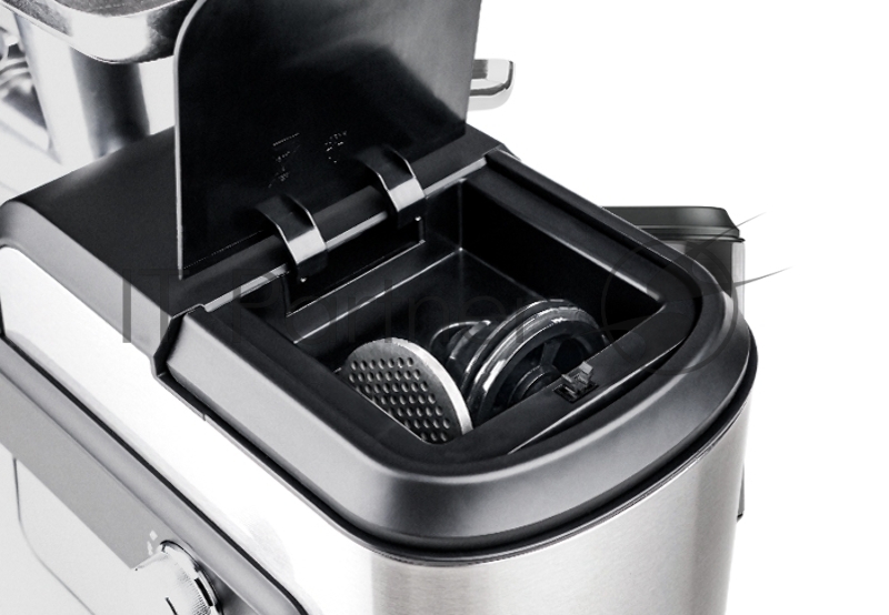 Мясорубка Centek CT-1623 <2000 Bт> 2 кг/мин, реверс, стальной коннектор, 2 диска, 2 насадки