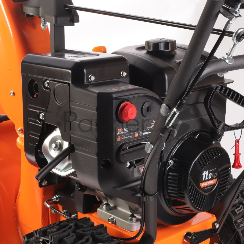 Снегоуборщик PATRIOT PRO 11 KX (коммунально-хозяйственный) 11 л.с. , усиленный редуктор, безвоздушные колёса WE3, антиадгезионное покрытие ковша и желоба.