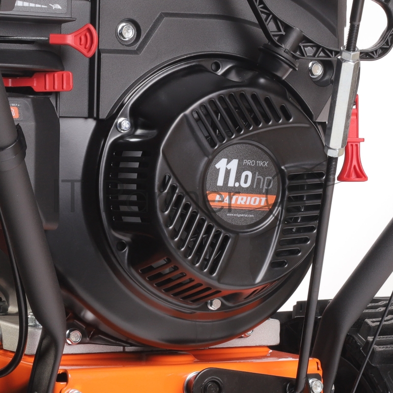 Снегоуборщик PATRIOT PRO 11 KX (коммунально-хозяйственный) 11 л.с. , усиленный редуктор, безвоздушные колёса WE3, антиадгезионное покрытие ковша и желоба.