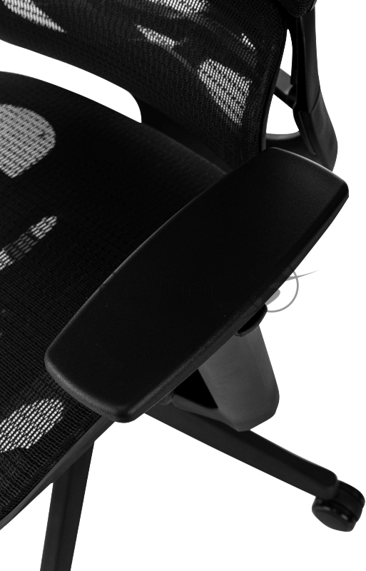 Кресло руководителя Бюрократ 831 черный сетка с подголов. крестов. пластик