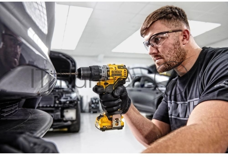 Дрель-шуруповерт DeWalt DCD706D2 аккум. патрон:быстрозажимной