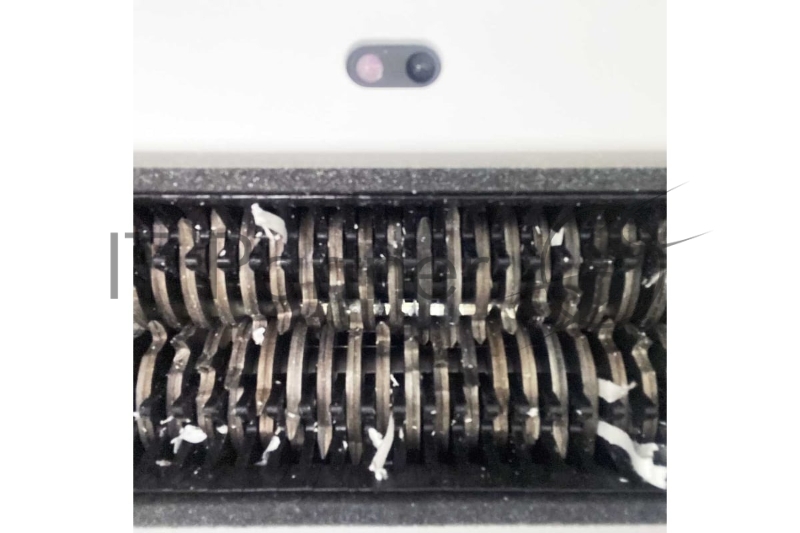 Шредер Office Kit S210N 3,9x38 белый (секр.P-4) фрагменты 16лист. 35лтр. скрепки скобы пл.карты CD