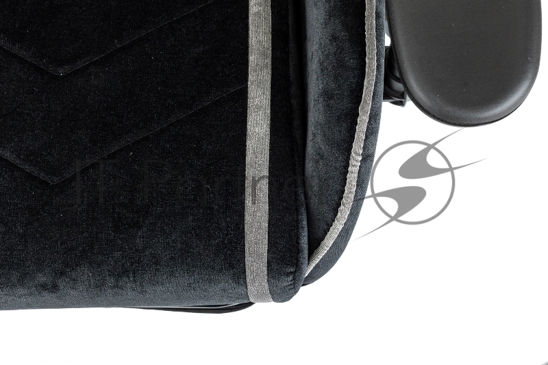 Кресло игровое Zombie Drift/F черный/серый крестов. пластик подст.для ног