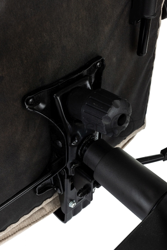 Кресло руководителя Бюрократ CH-820MSG-F бежевый 38-402 крестов. пластик подст.для ног