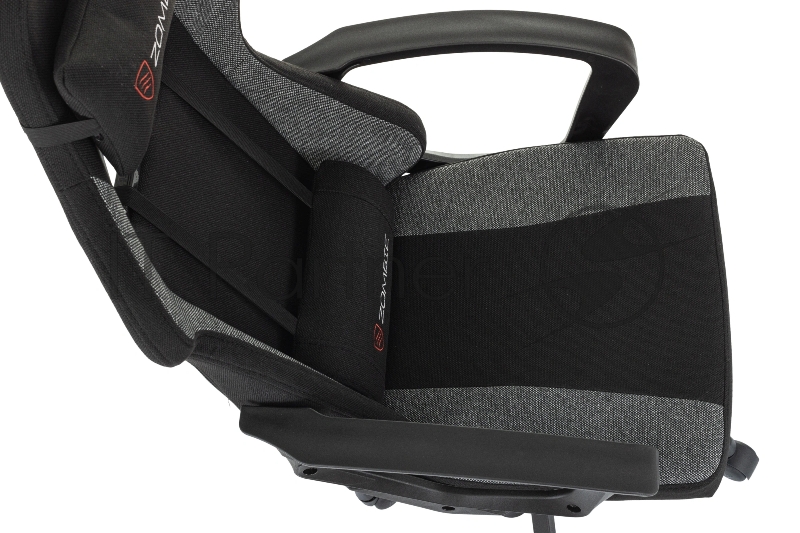 Кресло игровое Zombie Carry черный/серый крестов. пластик